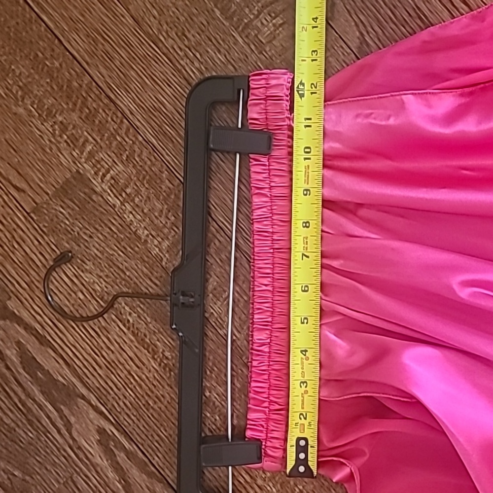 Elastic waist hot pink sateen style skirt - Picture 8 of 9